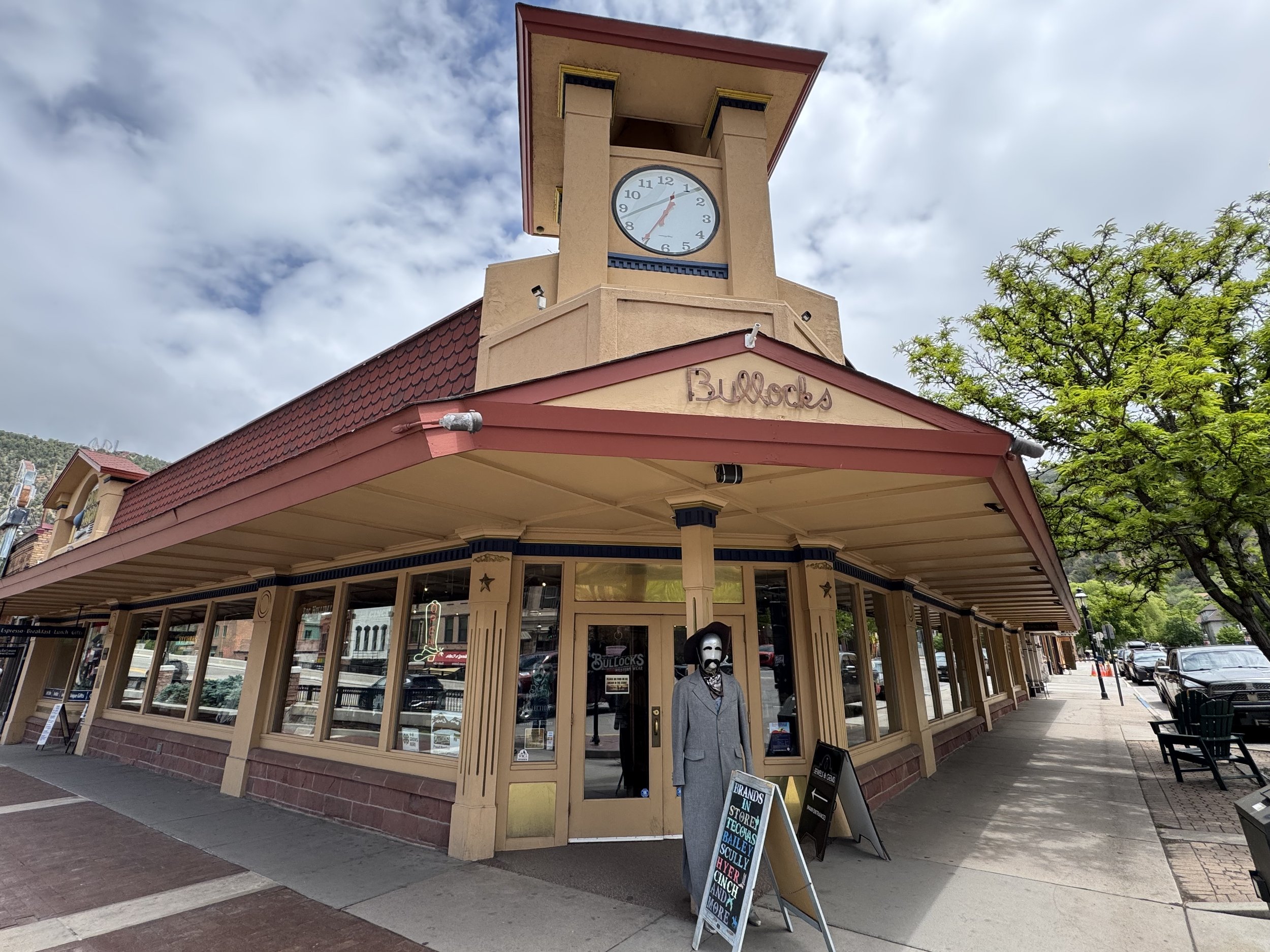 Jen33Travel Bullocks Glenwood Springs.jpg
