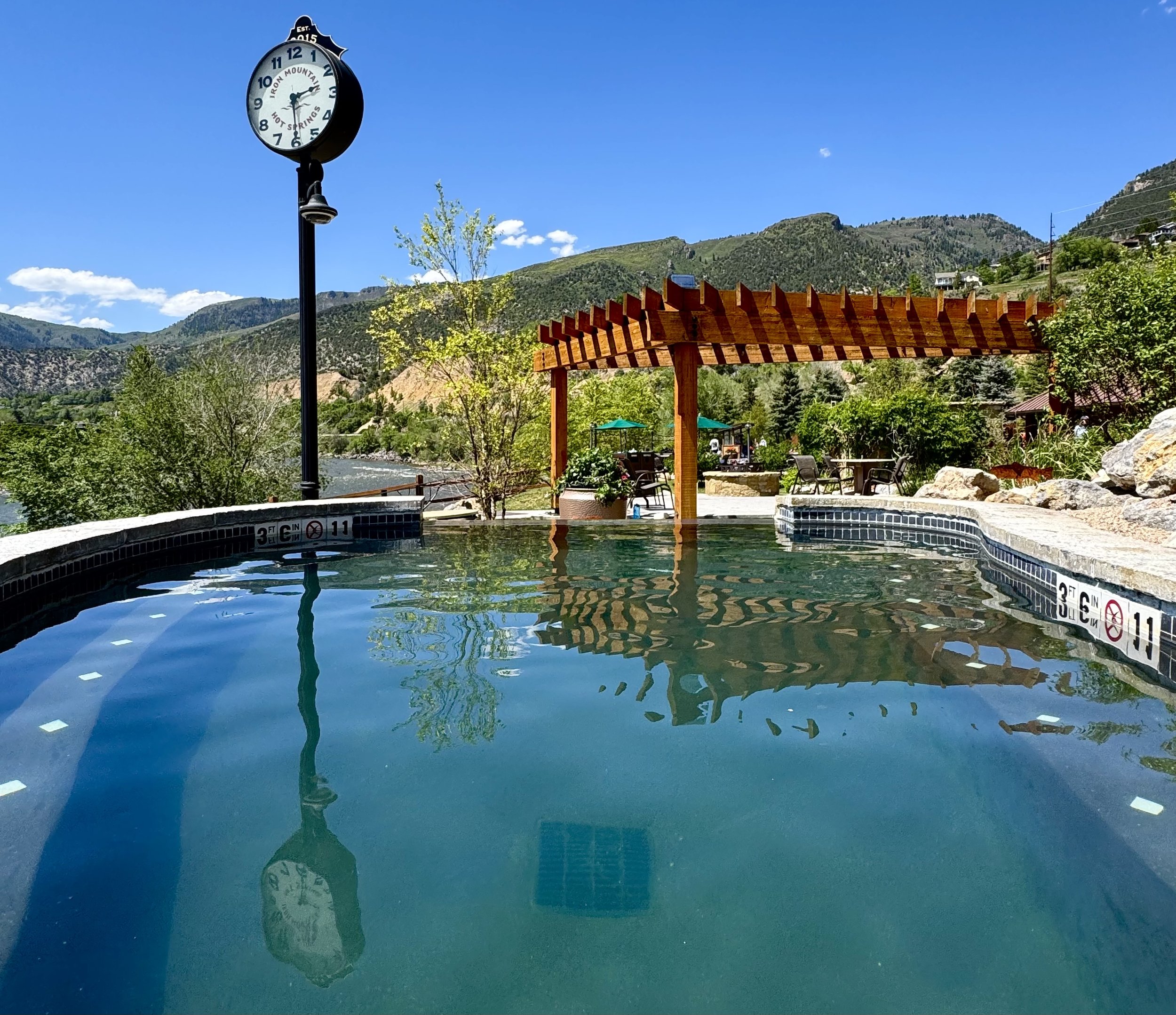 Jen33Travel Glenwood Springs Hot Springs (1).jpg